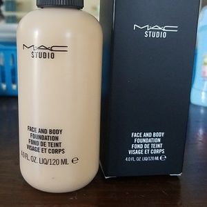 M.A.C. Face&Body Foundation